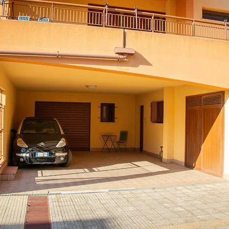 Casa Leandra 펜션 카스텔다치아